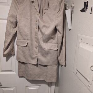 Jaclyn Smith Tan Blazer and Skirt Set Skirt Is a Size 10 Blazer Is a Size 14